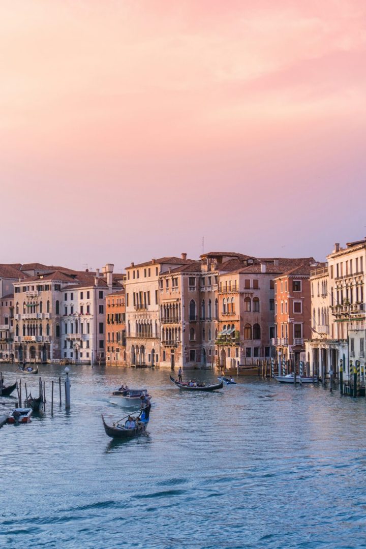 rebe-adelaida-zunQwMy5B6M-unsplash